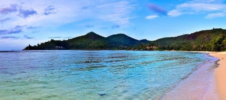 panorama mozzafiato della spiaggia ad alta risoluzione ripreso sulle isole paradisiache seychelles foto