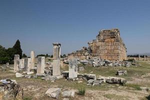 rovine nella città antica di hierapolis, turchia foto