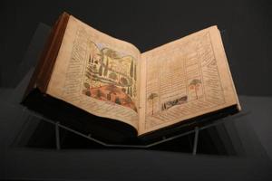 libro antico e arabo foto