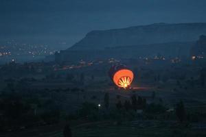 mongolfiere nelle valli della cappadocia foto