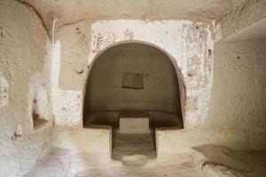 all'interno di una stanza della grotta, cappadocia, turchia foto