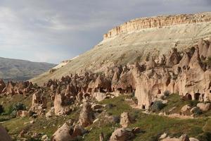 formazioni rocciose nella valle dello zelve, cappadocia foto