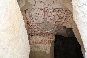 dipinti antichi in una stanza della grotta, cappadocia foto