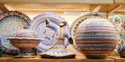 ceramiche turche nel grand bazaar, istanbul, turchia foto