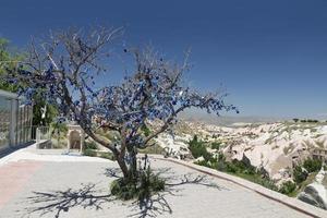 albero di perline malocchio a uchisar, cappadocia foto