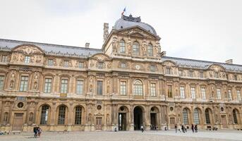 museo del louvre a parigi città foto