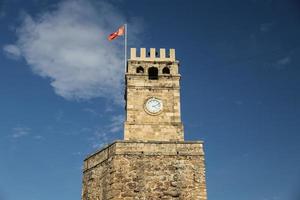 torre dell'orologio nella città di antalya, turchia foto