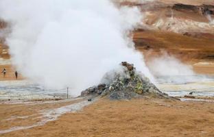 Area geotermica di namafjall in Islanda foto