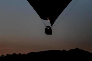 mongolfiera sopra la città di Goreme foto