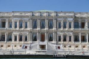 palazzo ciragan nella città di istanbul, turchia foto