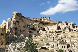 chiesa di s. Giovanni Battista nel villaggio di Cavusin, Cappadocia foto