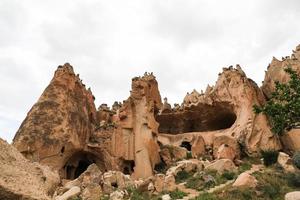 formazioni rocciose nella valle dello zelve, cappadocia foto