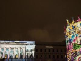 la città di Berlino di notte foto