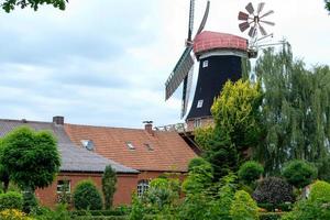 mulino a vento nella frisia orientale germania foto