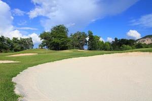 bellissimo campo da golf. foto