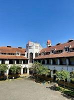 lawang sewu è un edificio storico in Indonesia situato nella città di Semarang, Java centrale. foto