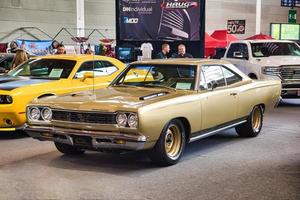 friedrichshafen - maggio 2019 golden sand plymouth road runner 1968 al motorworld classics bodensee l'11 maggio 2019 a friedrichshafen, germania foto