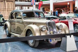 friedrichshafen - maggio 2019 beige riley rma 1950 coupé al motorworld classics bodensee l'11 maggio 2019 a friedrichshafen, germania foto