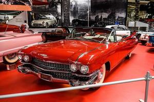 sinsheim, germania - maggio 2022 cabrio rosso cadillac eldorado biarritz foto