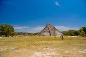 piramide del tempio di kukulcan el castillo, chichen itza, yucatan, messico, civiltà maya foto