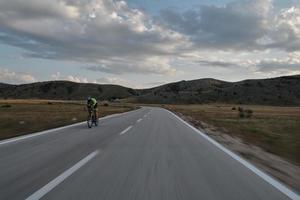 bici da corsa per atleta di triathlon foto