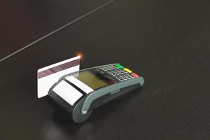 macchina per strisciare la carta di credito per vendere prodotti nel negozio. concetto di spesa tramite carta di credito. foto