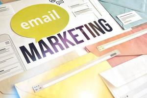 progettazione del concetto di e-mail marketing. concetto di marketing, pubblicità su Internet, newsletter, servizi di social media, comunicazione. foto