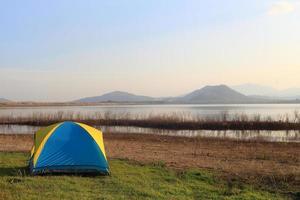 campeggio in riva al lago foto