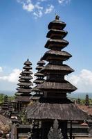 complesso besakih pura penataran agung, tempio indù di bali, indonesia foto