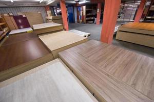 moderna fabbrica di mobili in legno foto