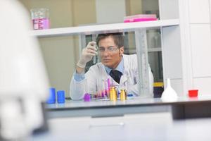 persone di ricerca e scienza in laboratorio foto