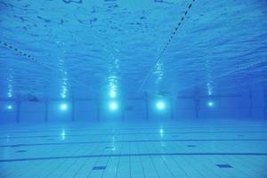 piscina sott'acqua foto