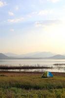 campeggio in riva al lago foto