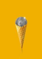 luna nell'immagine pubblicitaria del cono gelato 3d foto