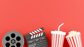 Rendering 3D del tempo del cinema con pellicola in bobina, batacchio, tazza per bevande, popcorn foto