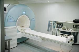 scansione di risonanza magnetica o dispositivo macchina per la risonanza magnetica in ospedale. foto
