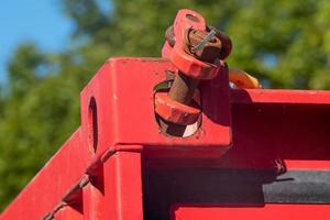 metallo da costruzione rosso e giallo foto