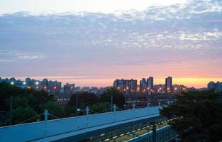 scenario al tramonto della stazione di seodongtan in corea foto