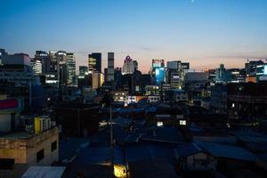 vista notturna di jongno 3-ga, seoul, corea foto