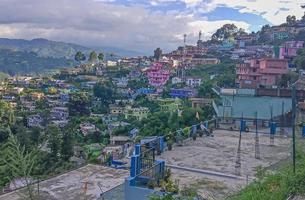 foto della città collinare himalayana