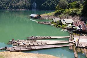 parco nazionale della diga di rajjaprabha, surat thani thailandia foto