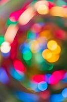 sfondo astratto di bokeh colorato da luci al neon. moto radiale di rotazione. foto