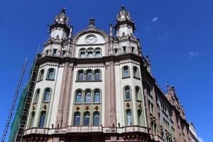 budapest ungheria 12 maggio 2018. edifici e strutture per le strade di budapest foto