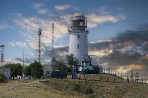 paesaggio con vista sul faro yenikalsky. Kerch, Crimea foto