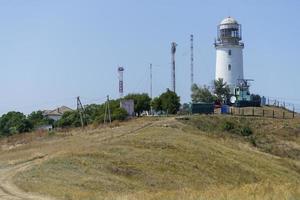paesaggio con vista sul faro yenikalsky. Kerch, Crimea foto