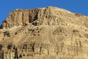 montagne e rocce nel deserto della Giudea nel territorio di Israele. foto