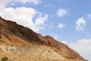 montagne e rocce nel deserto della Giudea nel territorio di Israele. foto