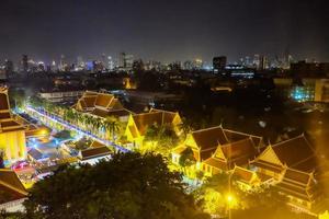 bellissimo notte paesaggio urbano Visualizza a partire dal d'oro montagna nel wat saket tempio e leggero di loi Krathong festival, bangkok città Tailandia foto