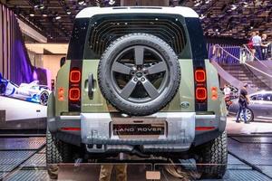 francoforte, germania - settembre 2019 argento suv landrover 2020 defender l663, iaa esposizione automobilistica internazionale foto