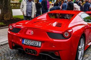 germania, fulda - luglio 2019 la rossa ferrari 458 spider coupé è stata presentata al salone dell'auto di Francoforte 2011. questa variante decappottabile della 458 italia è dotata di un hardtop a scomparsa in alluminio che, acco foto